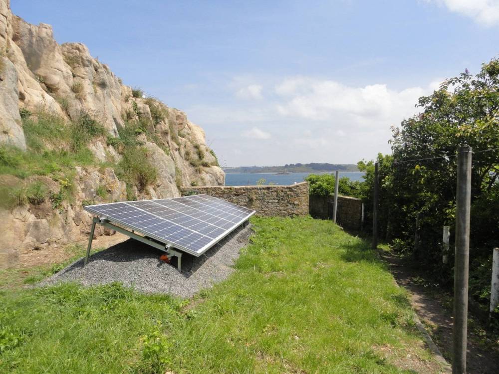 installation-panneaux-solaires-pleyber-christ